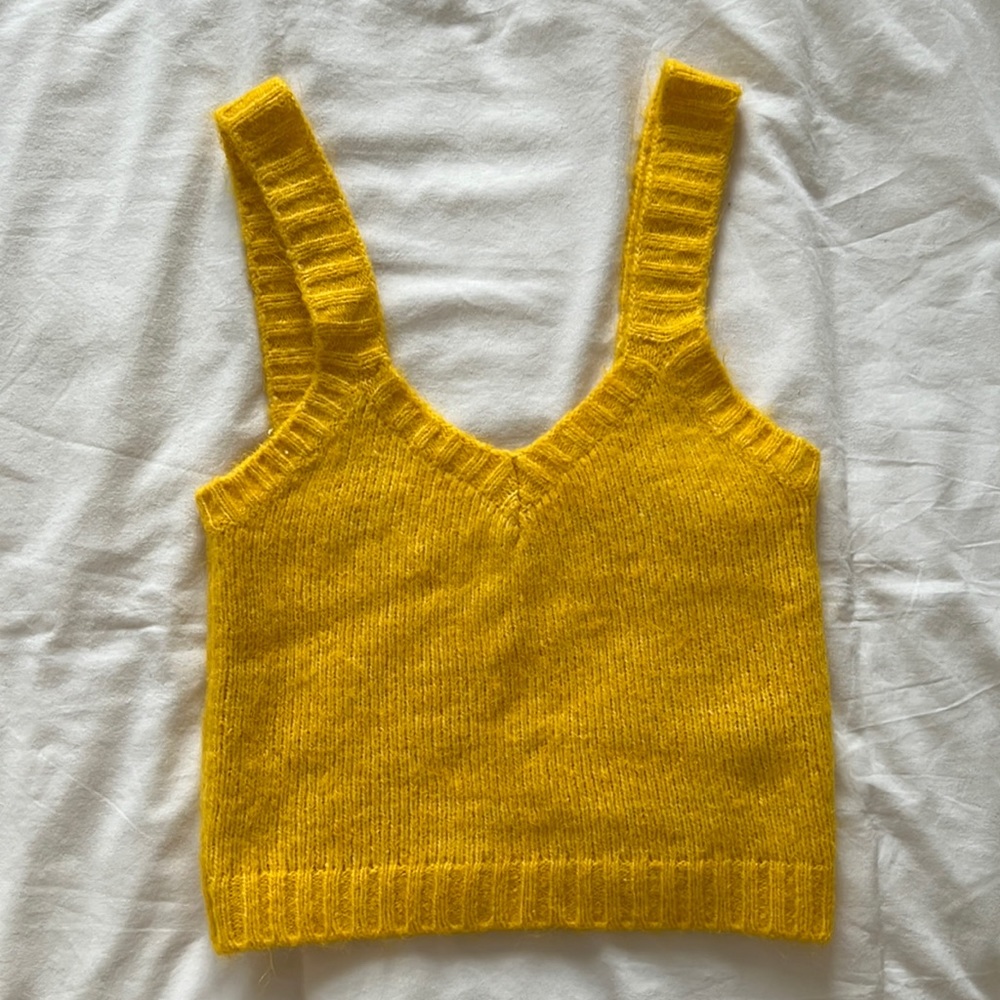 ZARA / Yellow Sweater crop top / Size Small